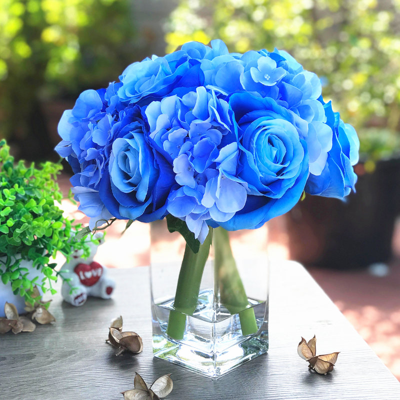 Hortensia à fleurs mélangées rose et vase, Bleu