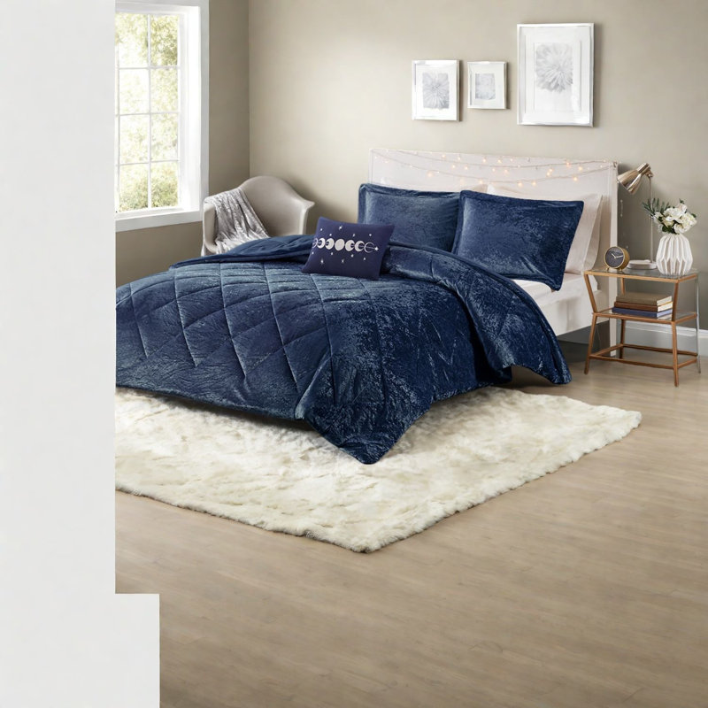 Luxurious Bedding Sets, Polyester Velvet Quilted Comfort For Modern Home