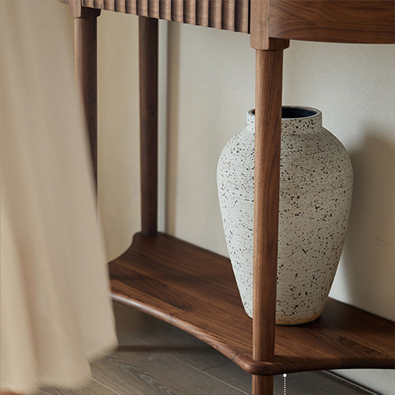 The gentle and smooth console table