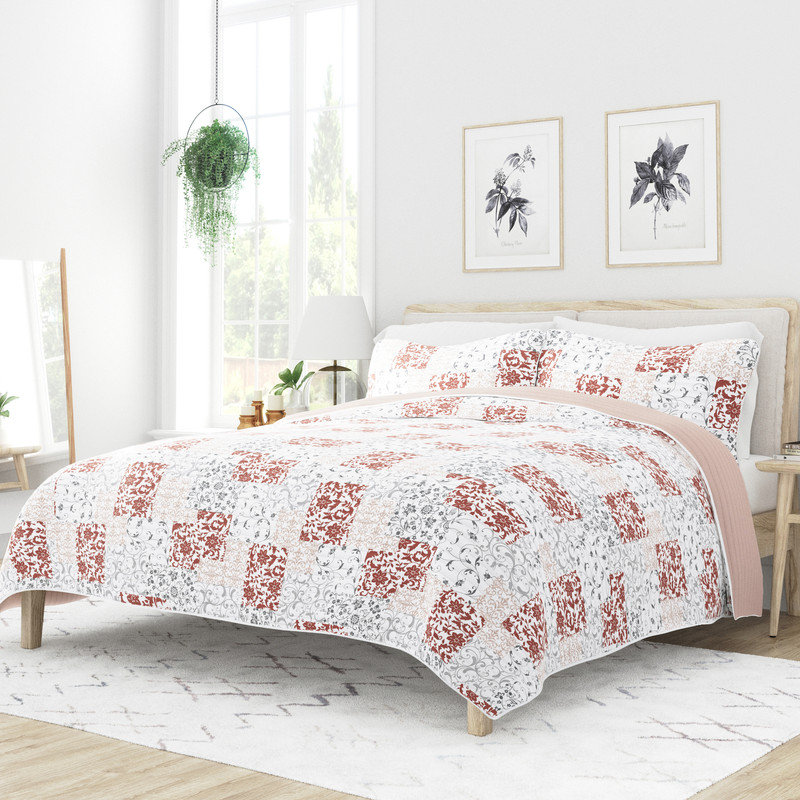 Blush Twin Reversible Microfiber Patchwork Quilt Set