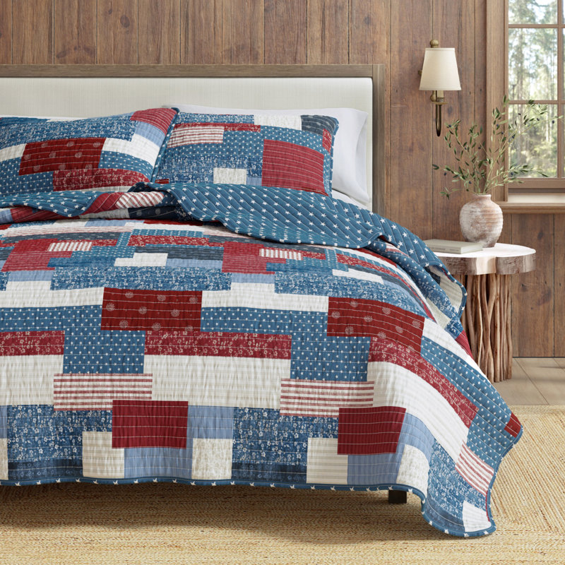 Red / White / Blue Patriotic Patchwork Reversible Quilt Set with Shams, Full/Queen Quilt + 2 Shams