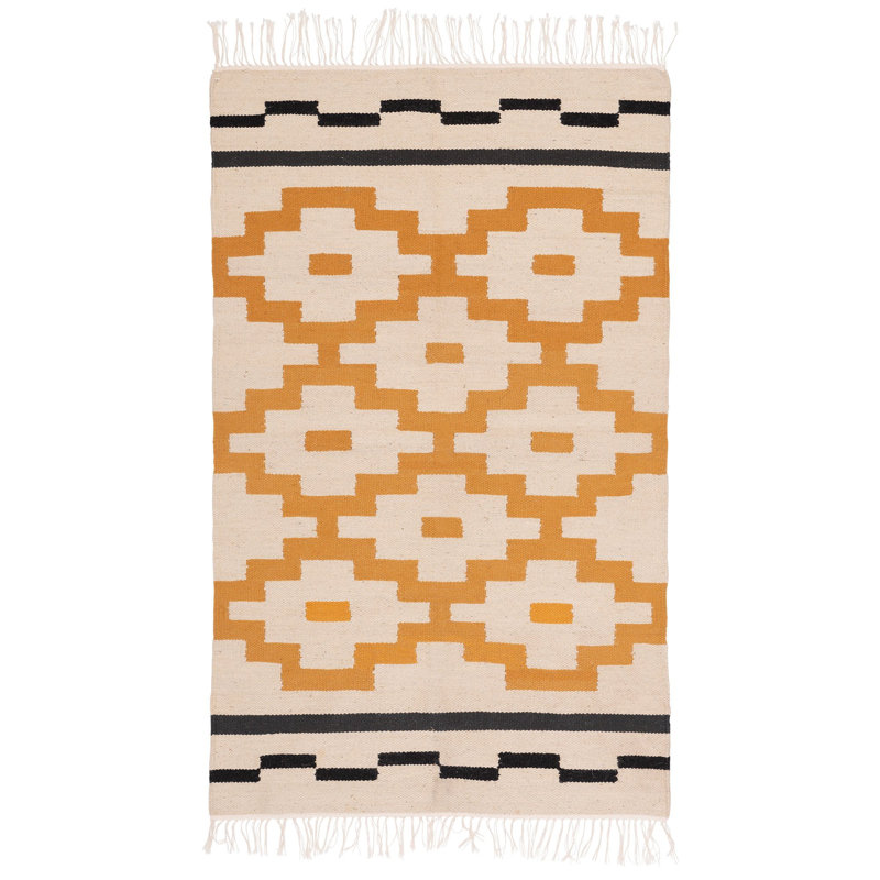 Tapis jaune à médaillons, Rectangle 2 pi 4 po x 4 pi 7 po