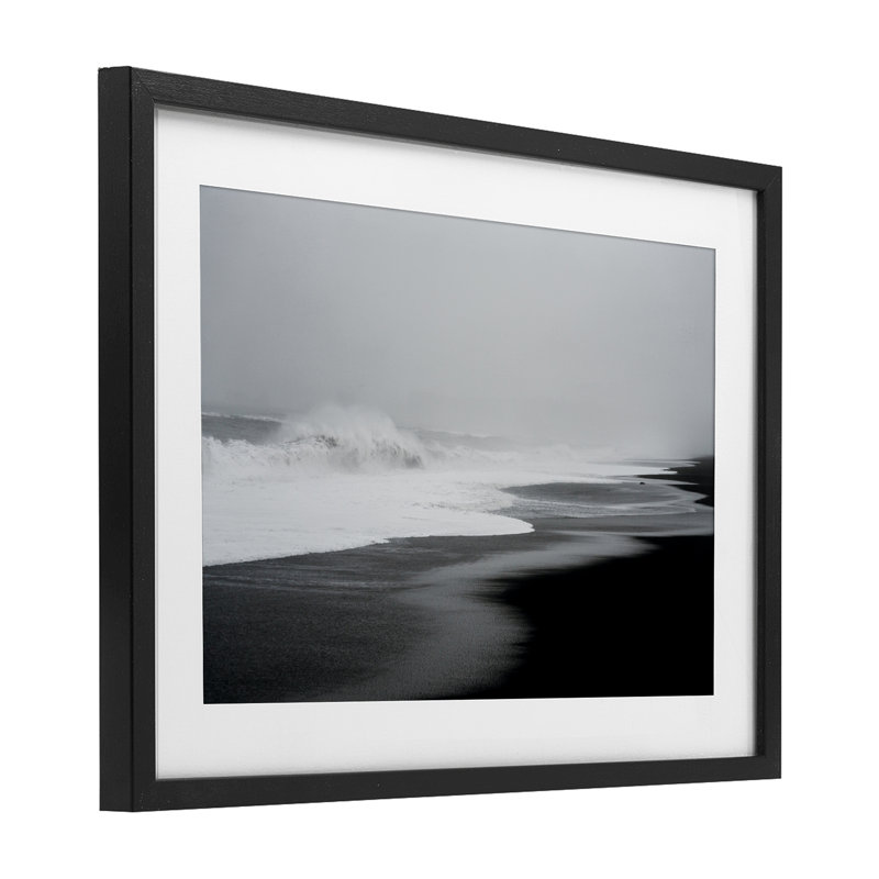 Cresting Waves Black Sand Coast, reproduction encadrée sous verre, conception de Jade Sharp Photo, H 14 po x l 20 po