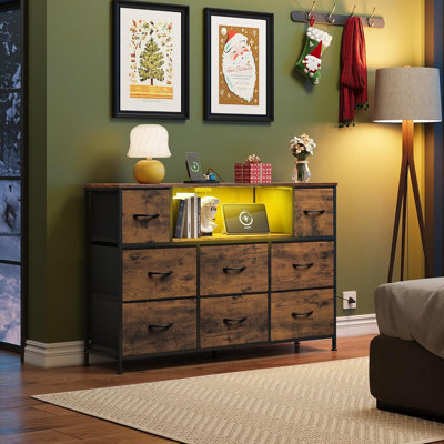 Commode pour chambre à coucher, meuble télé pour chambre à coucher pour 50, téléviseur de 55 pouces avec station de charge et lumières DEL, commode en tissu avec tablettes ouvertes, commodes à 8 tiroirs pour le salon, placard