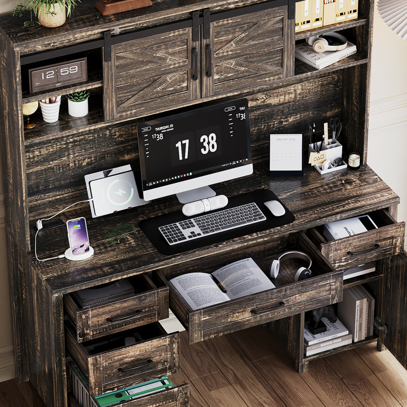 Bureau de direction Farmhouse avec huche et station de charge, bureau d'ordinateur avec 2 portes de grange coulissantes, 5 tiroirs et armoire de rangement avec tablette réglable à 3 positions