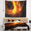 Motifs abstraits jaune vif sur tapisserie noire-28496443