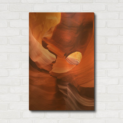 «Lower Antelope Canyon IV» par Alan Majchrowicz, art mural en métal doré, 24 po x 36 po