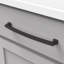 Poignée à tirer de la collection Bridges - Poignée d'armoire centrale à centrale en bronze huilé de 8 à 13/16 po - Quincaillerie transitionnelle et déco pour tiroirs et armoires-116368059-90996336