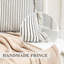 Ensemble de 2 housses de coussin décoratif à rayures avec franges-110974868