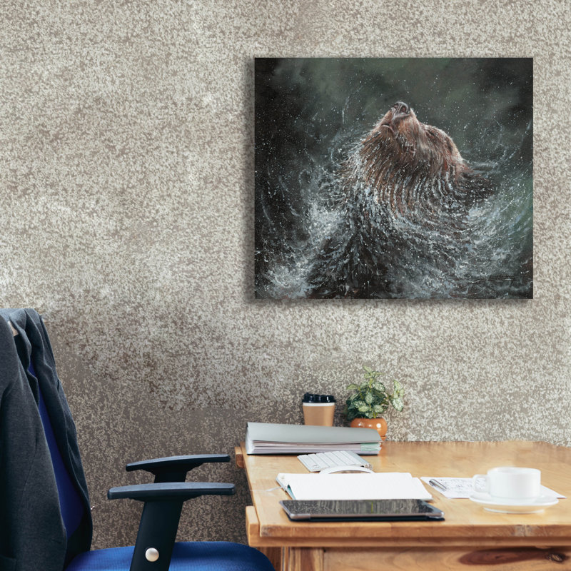 «Winston Porter 'Bear Splash2 par David Stribble, art mural sur toile» par David Stribble, H 26 po x l 30 po x P 1,5 po