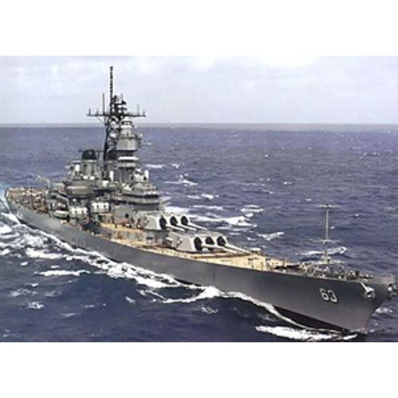 USS Missouri (BB-63) grand, H 10 po x l 30 po x P 5 po