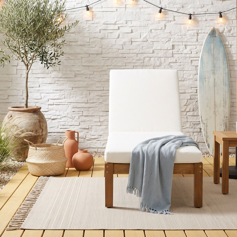 Chaise longue d'extérieur en bois d'acacia avec coussins et dossier réglables en 4 positions pour piscine et jardin., Naturel