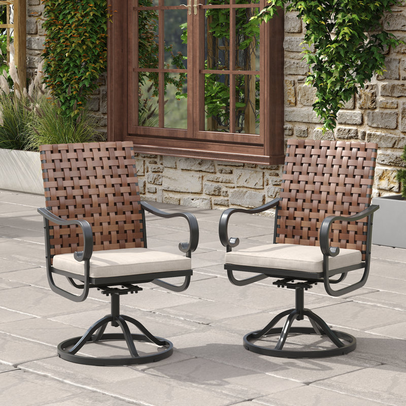 Chaise de patio pivotante en osier