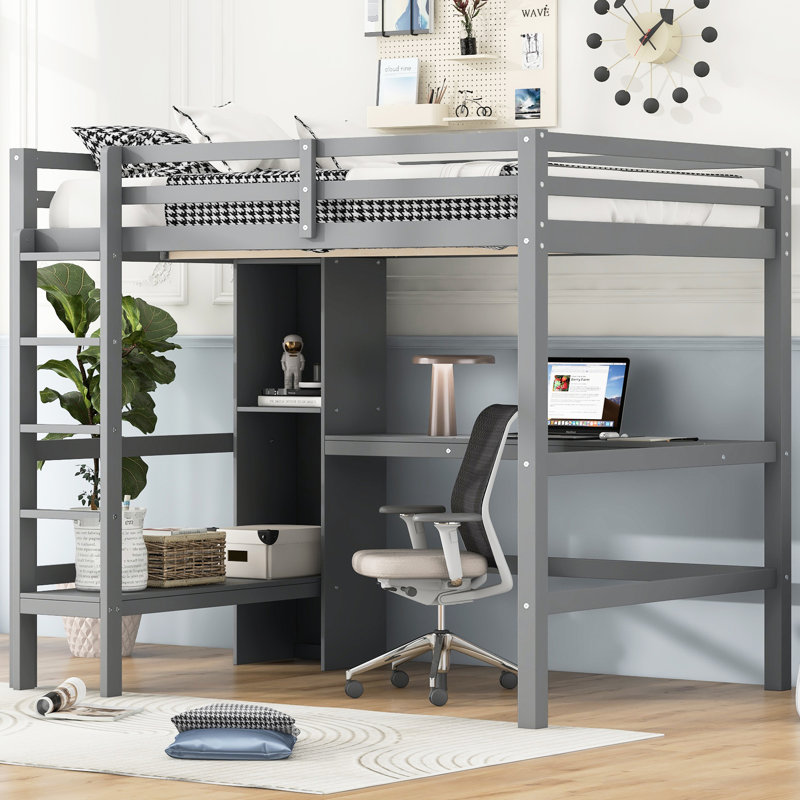 Lit mezzanine pleine grandeur gris avec bureau de fabrication de savon sous le lit et tablettes multifonctionnelles, lignes épurées, style moderne rustique en terre cuite Complement Home, garde-corps hauts