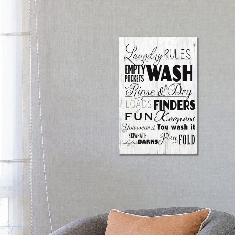 «Laundry Rules» par Daniela Santiago - impression sur toile tendue, H 26 po x l 18 po x 1,5 po