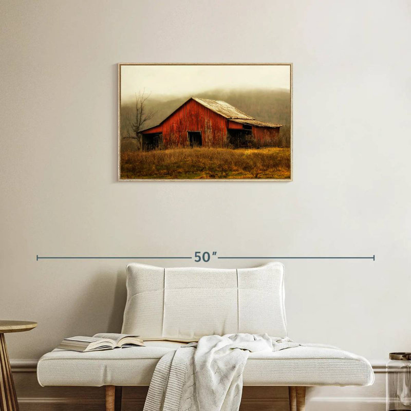 Skylight Barn dans le brouillard, Cadre flottant en bois naturel, 31 po x 21 po