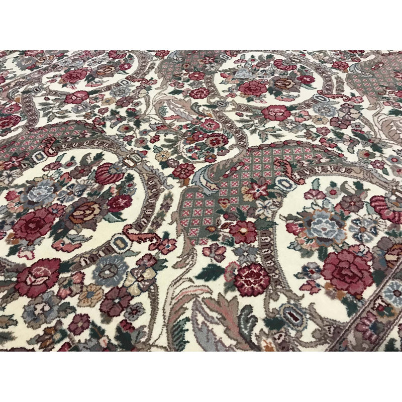 Wool Oriental Area Rug in Beige/Red, Rectangle 4' x 6'