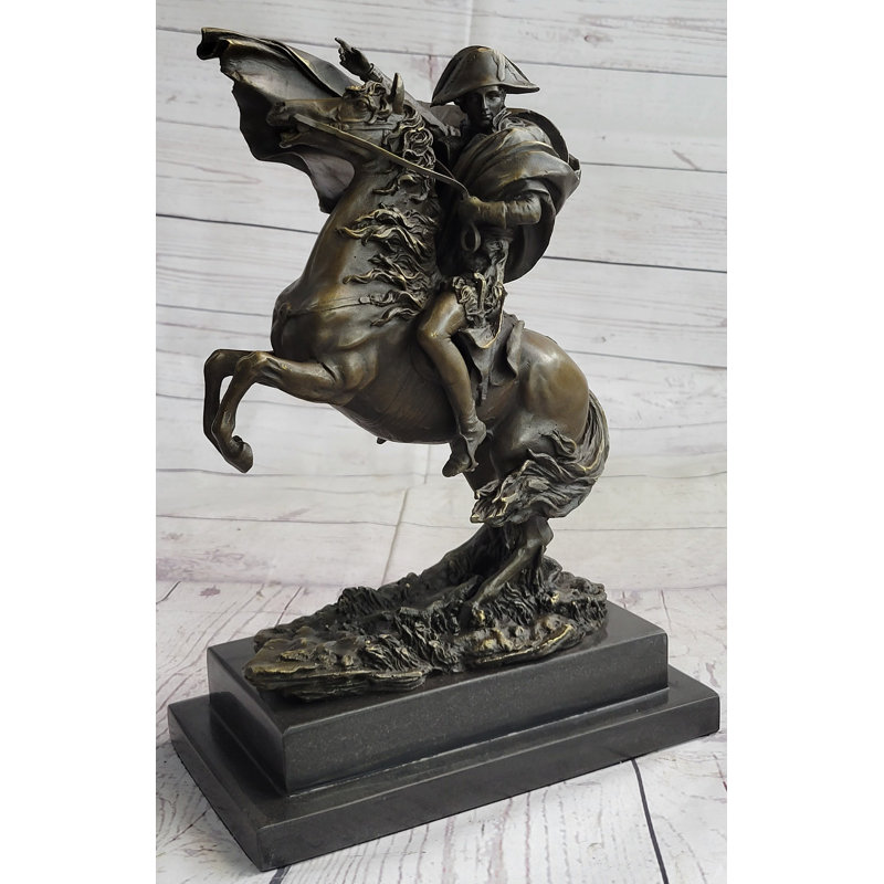 Napoléon traversant les Alpes, reproduction de statue en métal bronze sur base de marbre