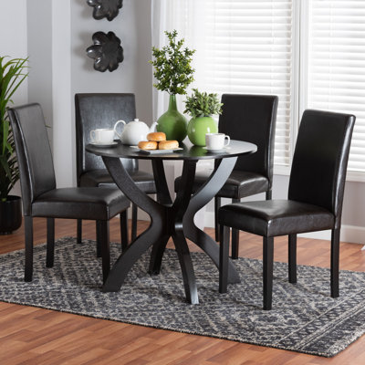 Ensemble repas pour quatre personnes