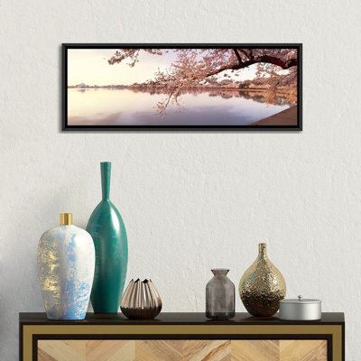 «Cherry Blossoms at The Lakeside, Washington, DC», reproduction de photo sur toile