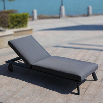 80,7 po L 23,6 po P 29,8 po Chaise longue d'extérieur H avec coussin gris foncé