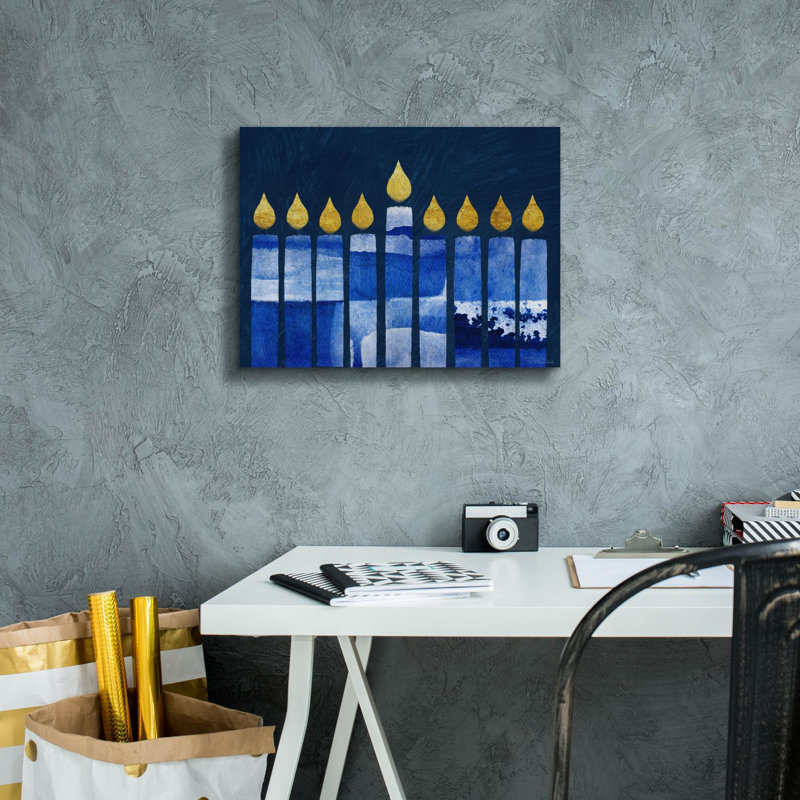 «Blue and White Menorah» par Linda Woods, art mural sur toile, H 12 po x l 16 po x P 0,75 po