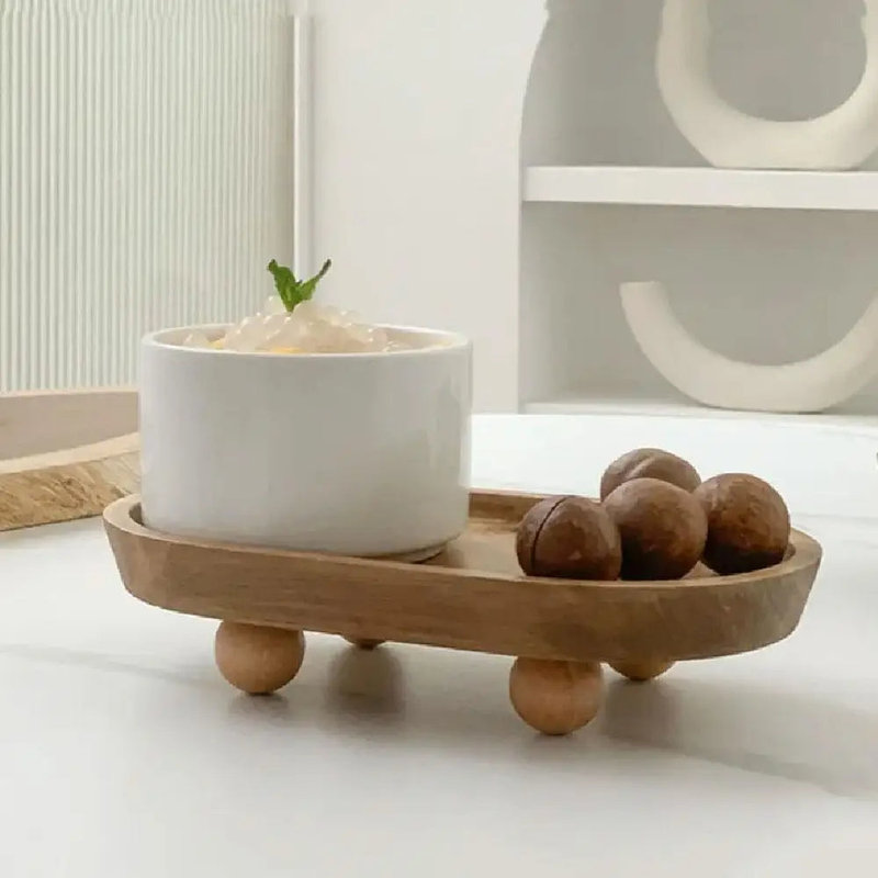 Plateau à piédestal en bois pour une présentation élégante de bijoux, de nourriture et de desserts