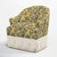 Fauteuil demi-tonneau en coton avec accoudoirs roulés encastrés et pieds en bois massif Callie-237449549-237449550