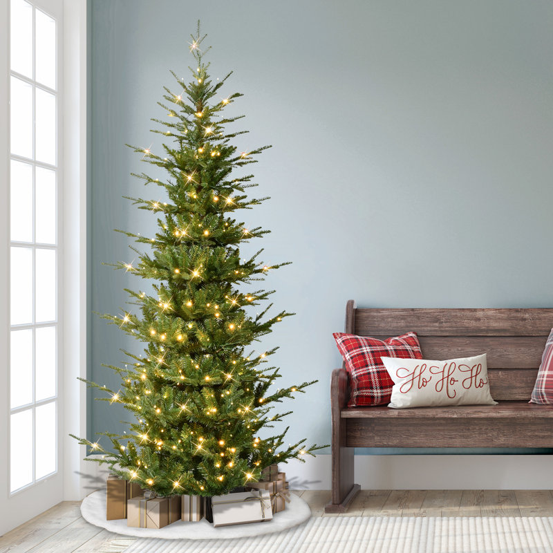 Slim 7.5' Pre-Lit Spruce Tree