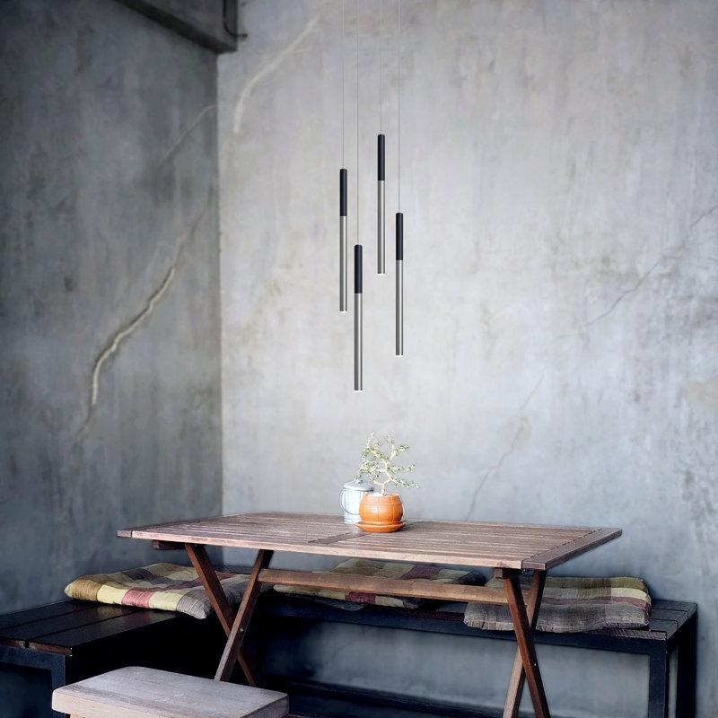 Luminaire suspendu cylindrique à 4 lumières DEL Baileyton, Dessus noir / nickel brossé