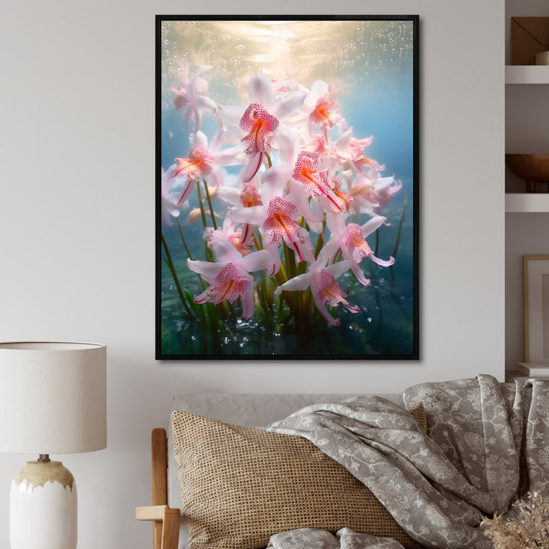 Visage de singe orchidée en fleur dans la mer, Cadre flottant noir, 44" H x 34" W