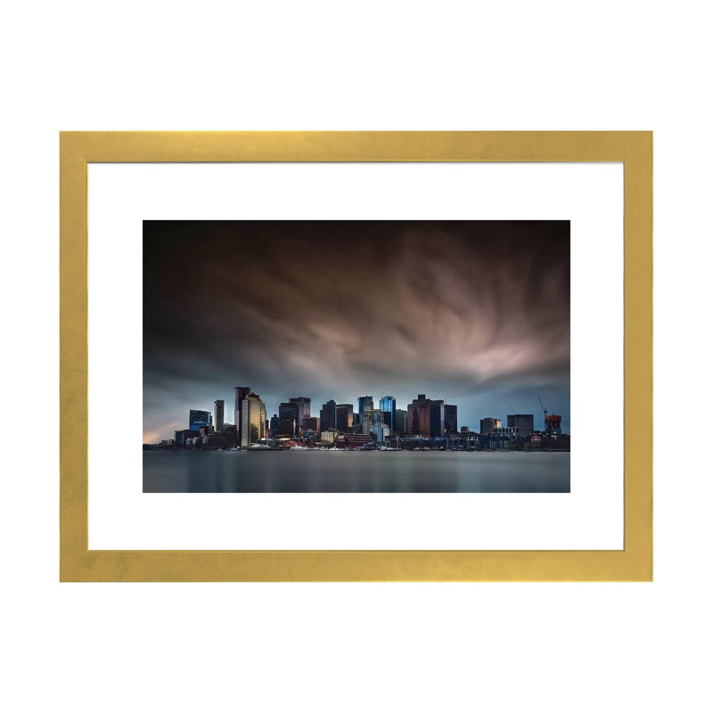 « Boston Skyline » par Miki Joven-reproduction de photo, H 16 po x l 24 po x P 1 po, Papier encadré doré, Blanc