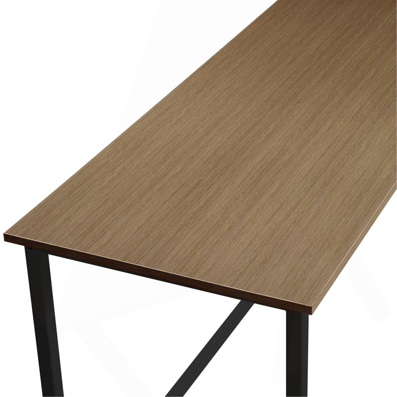 Bureau d'ordinateur polyvalent avec une forme en L peu encombrante et une fabrication robuste pour un espace de travail efficace