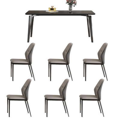 Ensemble simple de table de salle à manger et de chaises