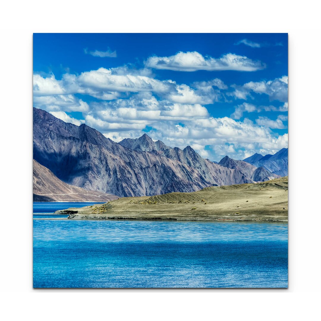 Leinwandbild Pangong Tsho mit Bergen – Tibet