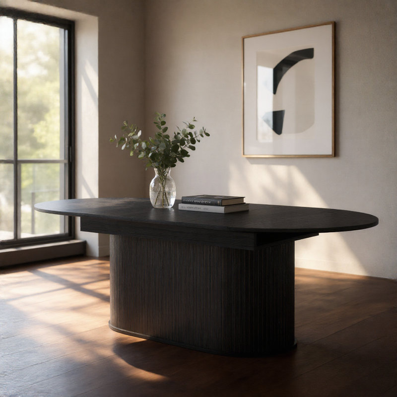La table de salle à manger télescopique noire à pieds rayés s'harmonise au décor du salon et de la cuisine, Noir