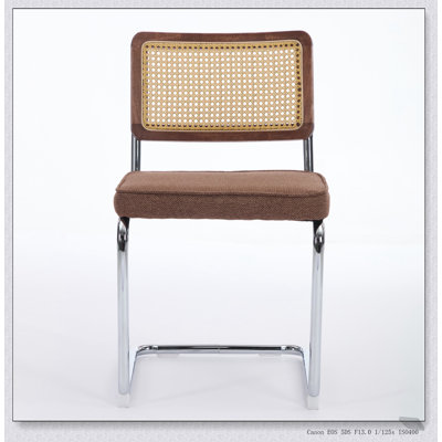 Ensemble de 2 chaises de salle à manger de style Mid-Century moderne, revêtues de lin avec dossier en canne naturelle et base en acier inoxydable chromé, confortables et élégantes