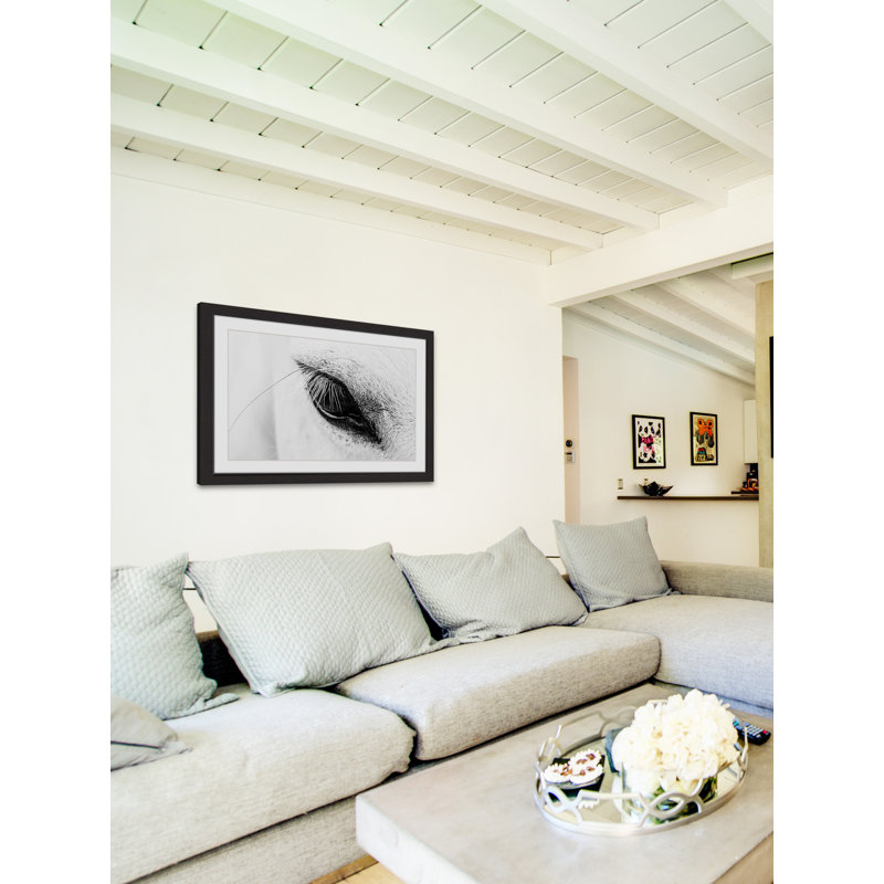 « trusting eye »-cadre photo, impression sur papier, Cadre noir, H 20 po x l 30 po x P 1,5 po