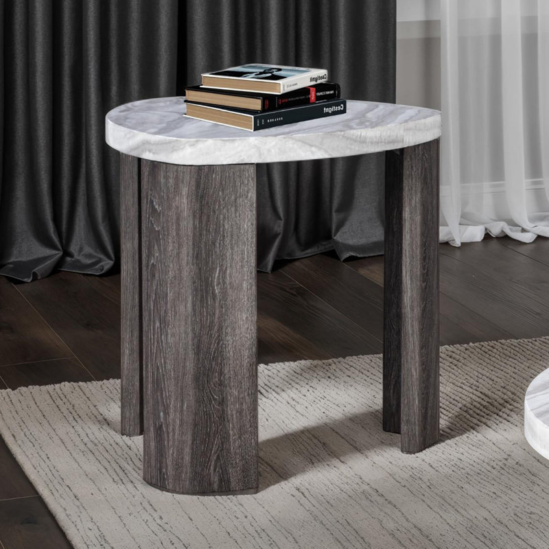 Table de bout triangulaire de style contemporain en marbre