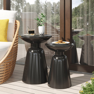 Tables d'appoint d'extérieur en fer avec design évasé, ensemble de 2, durables et élégantes pour un décor de patio moderne
