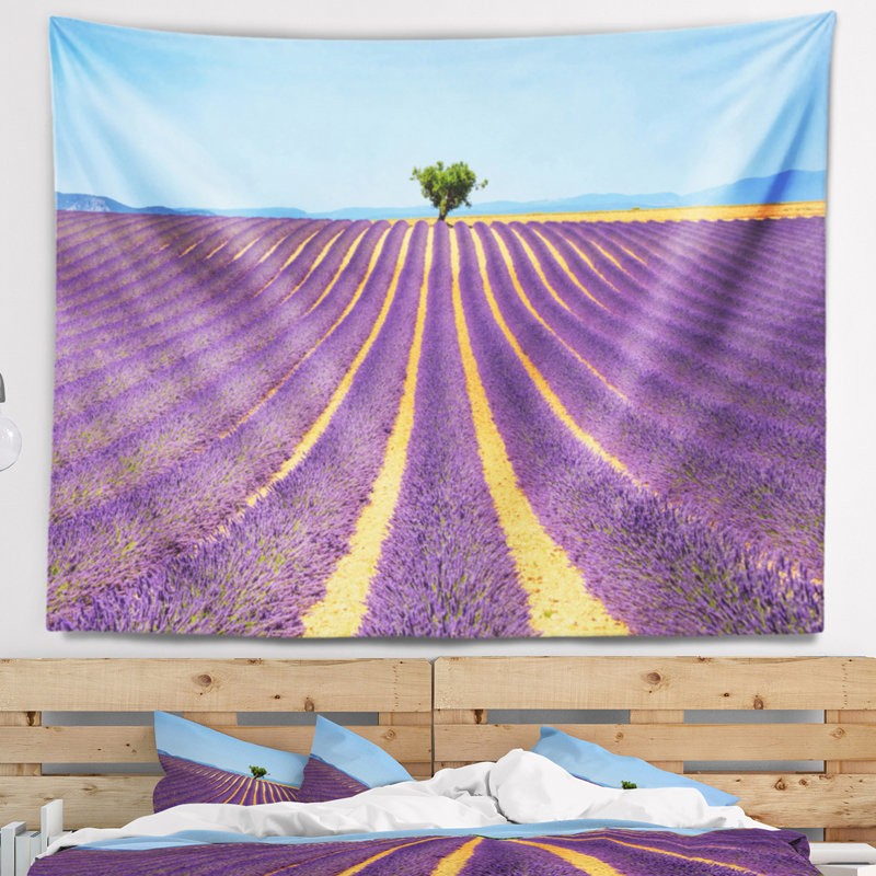 Tapisserie «Lonely Uphill Tree in Lavender Field», H 68 po x l 80 po