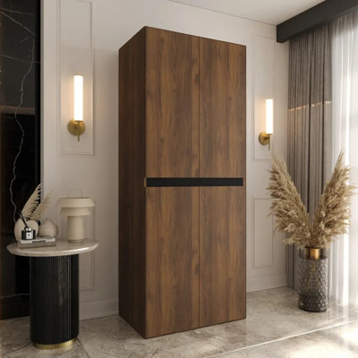 Chantis Wardrobe