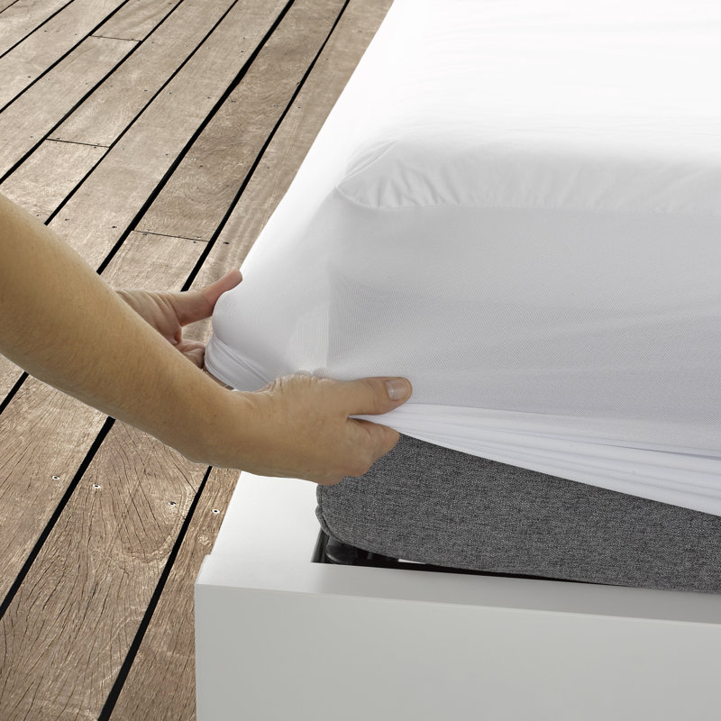 King White Bamboo Waterproof Mattress Protector