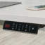 Bureau rectangulaire avec ports USB intégrés de type A et C
