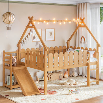 Lit mezzanine double pleine grandeur pour enfants avec glissade, escalier, tablettes de rangement, lumières DEL et garde-corps ronds, naturel