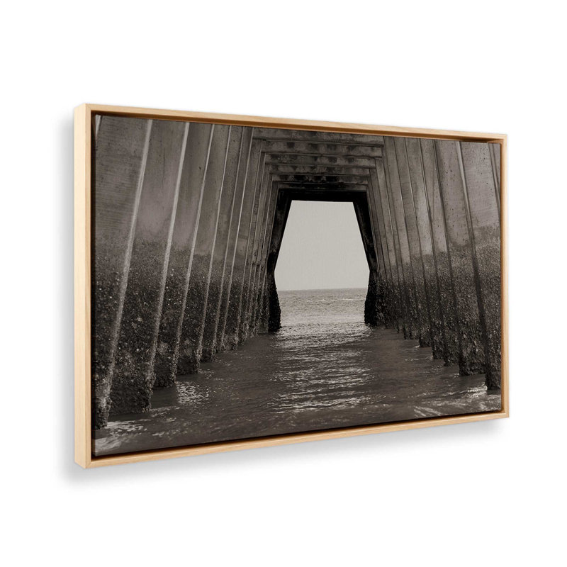 «Under the Pier» par Nathan Larson, reproduction d'art sur toile, H 32 po x l 48 po, Cadre flottant, Tanné
