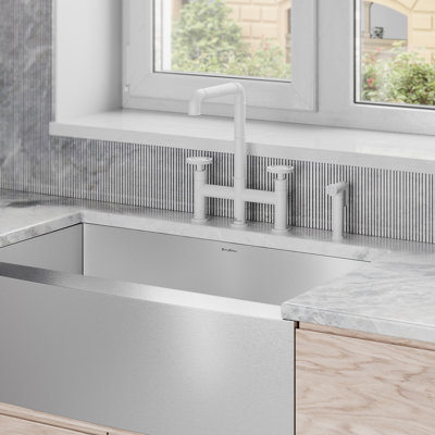 Robinet de cuisine avec pulvérisateur latéral Avallon Pro
