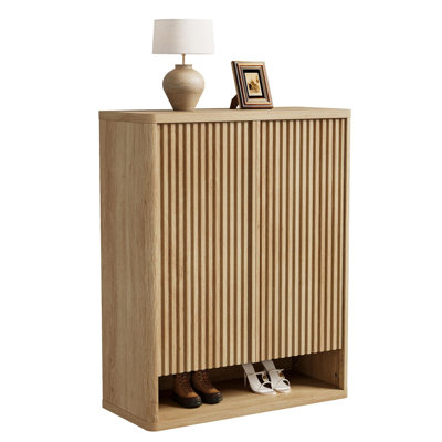 Armoire à chaussures 63 pouces, grande armoire à chaussures avec tablettes réglables, range-chaussures en bois avec porte cannelée pouvant contenir 50 à 60 paires pour le vestibule et le salon, bois naturel
