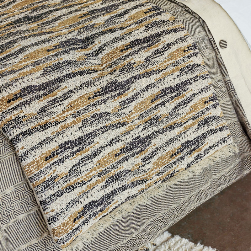 Kimahri Abstract Bed Runner, Queen