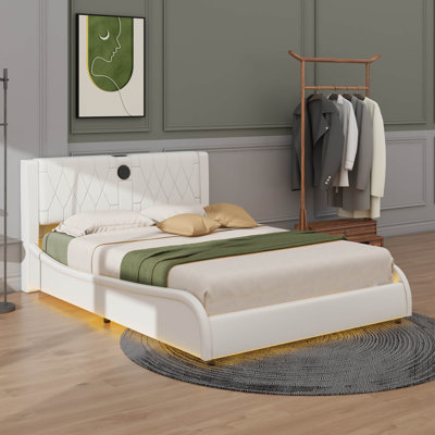 Luxueux lit plateforme en similicuir avec tête de lit renforcée, audio Bluetooth et éclairage à DEL RVB